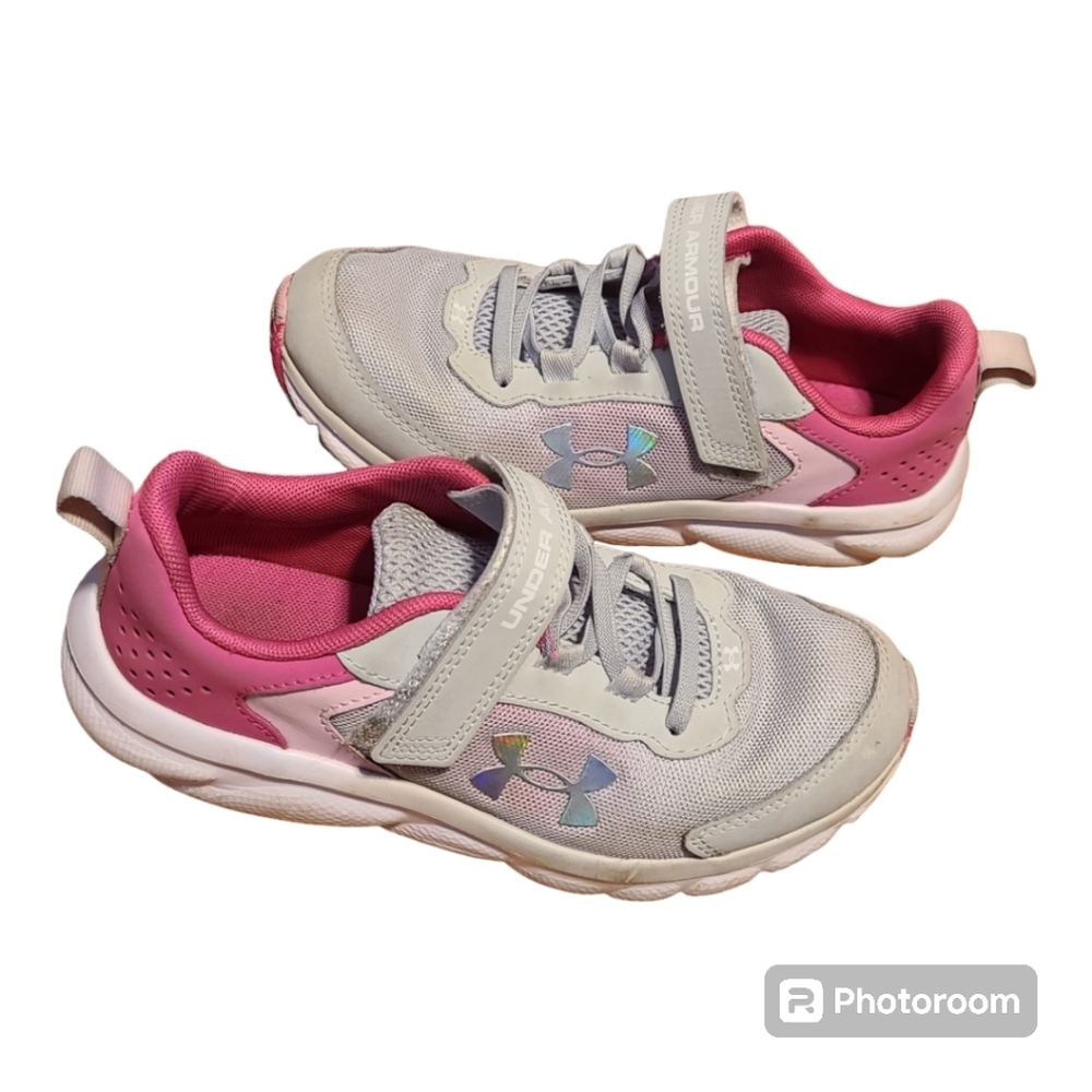 Under Armour kids assert lightweight sneaker|strap closure shiny